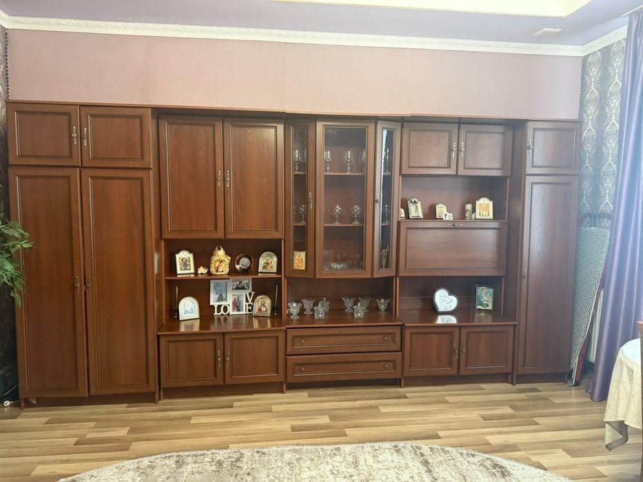 Продається стінка