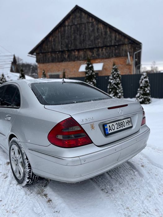 Mercedes-Benz  E270