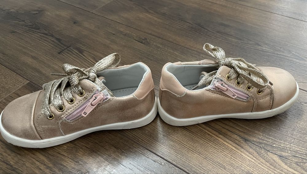 Półbuty dla dziewczynki roz. 25 używane