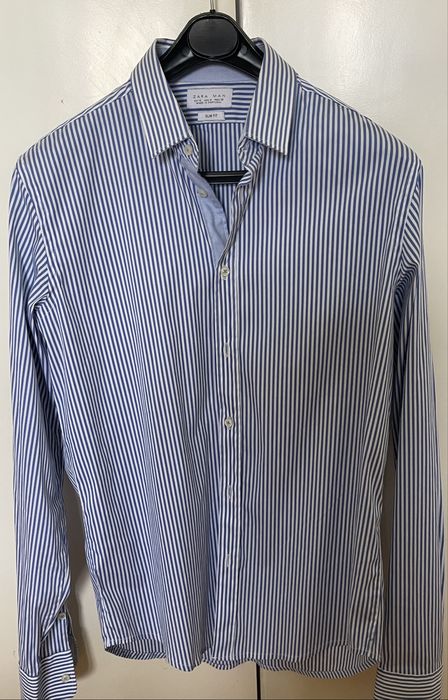 Camisa de riscas azul e branca