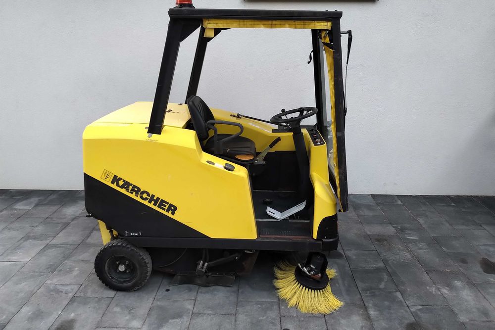 Zamiatarka Karcher KMR1550 diesel z kabiną