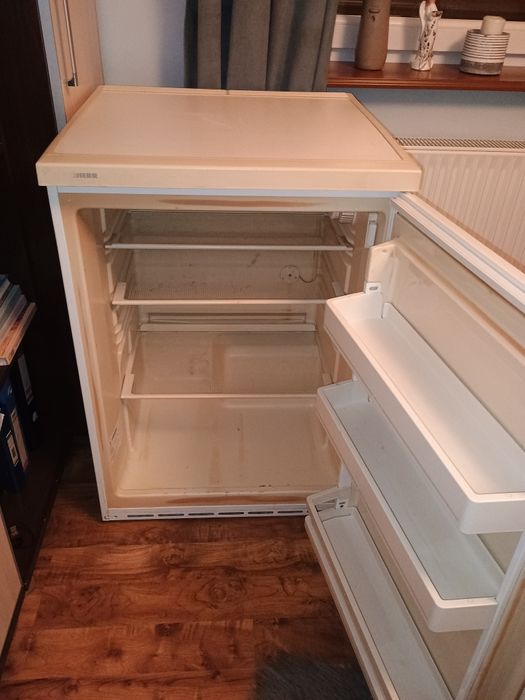 Lodòwka sprawna w dobrym stanie.