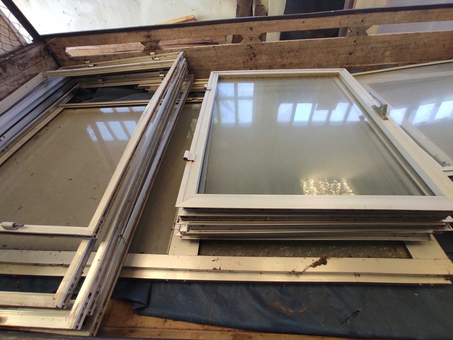 Janelas de batente e sacada de correr