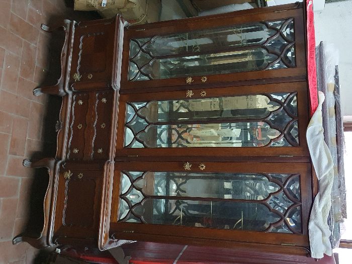 Cristaleiras ou vitrines estilo Queen Anne e outro anos 50/60