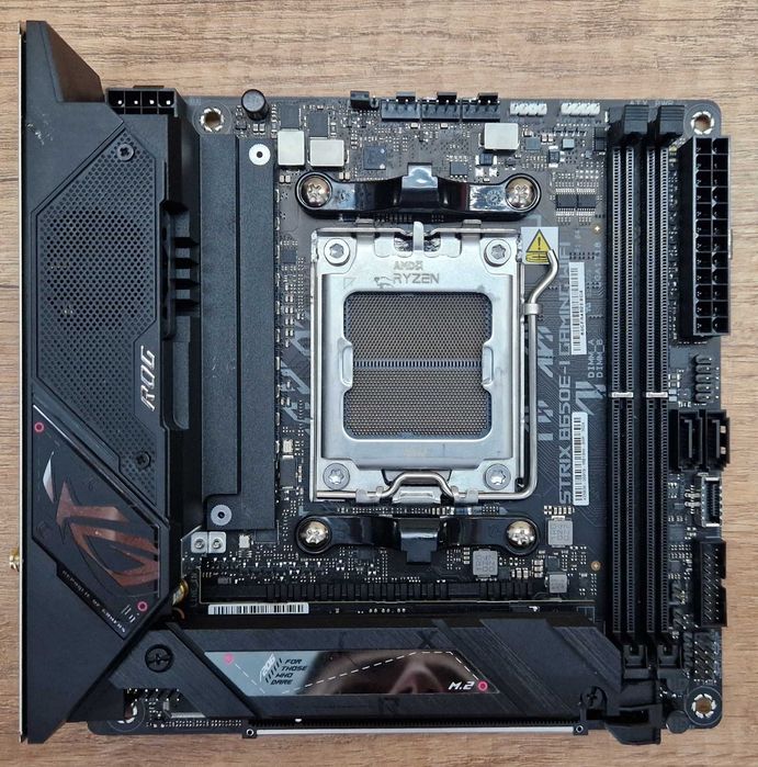 Płyta główna Mini ITX Asus ROG STRIX B650E-I GAMING WIFI nr. 490576