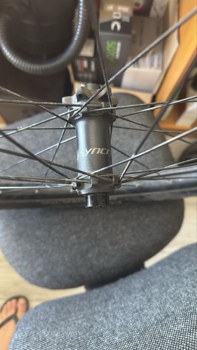vendo roda dianteira 29 syncros silverton 2.5com peneu maxis recon race 2.4