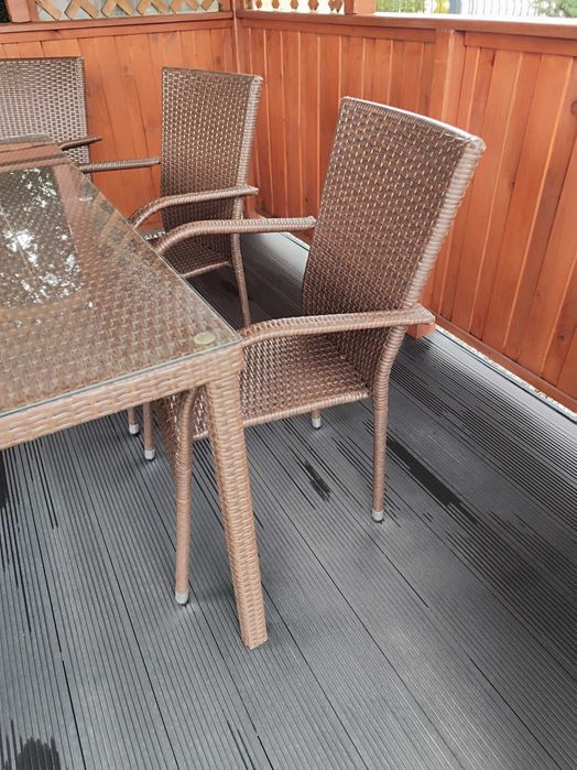 Stół plus 6 krzeseł technorattan