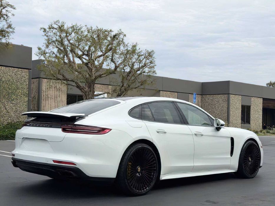 Porsche Panamera      2018