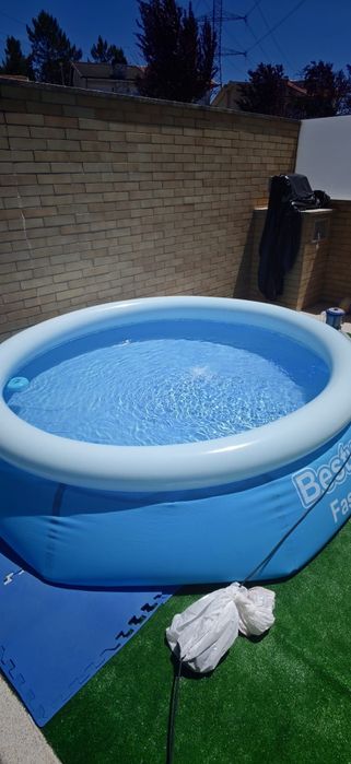 Vendo piscina com cobertura