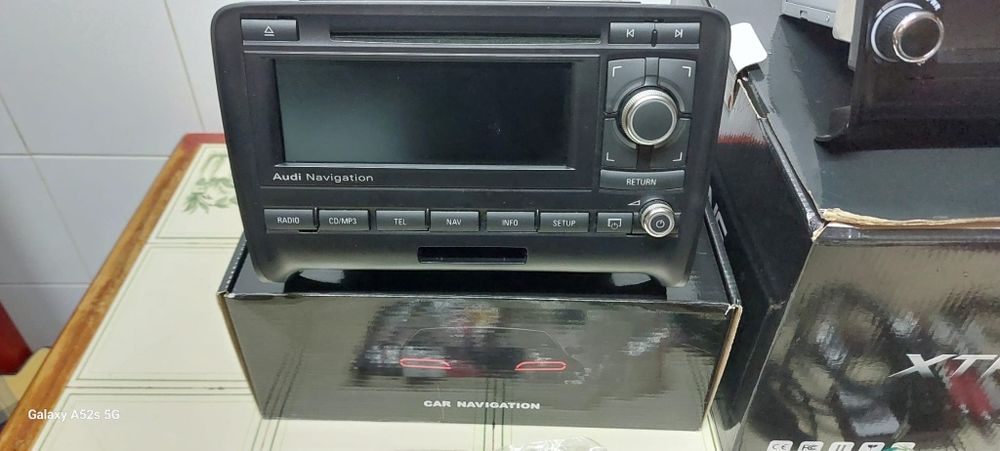 Vendo 2 auto rádios Audi TT um original outro Xtron