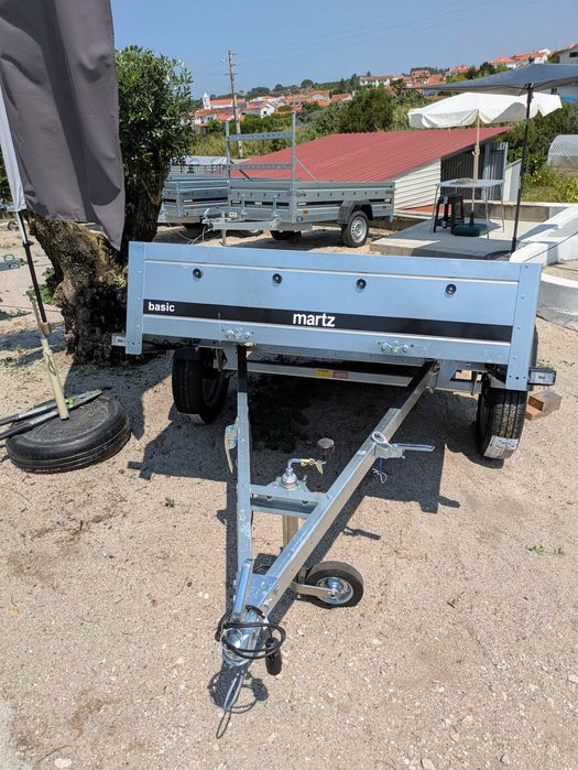 Venda de atrelados de vários modelos