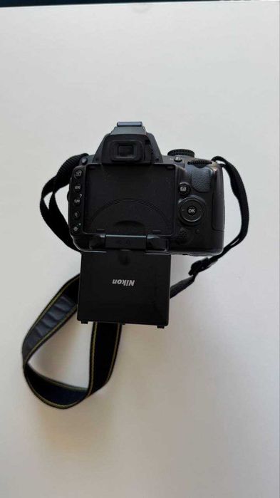 Nikon D5000 + Nikkor 18-105mm VR