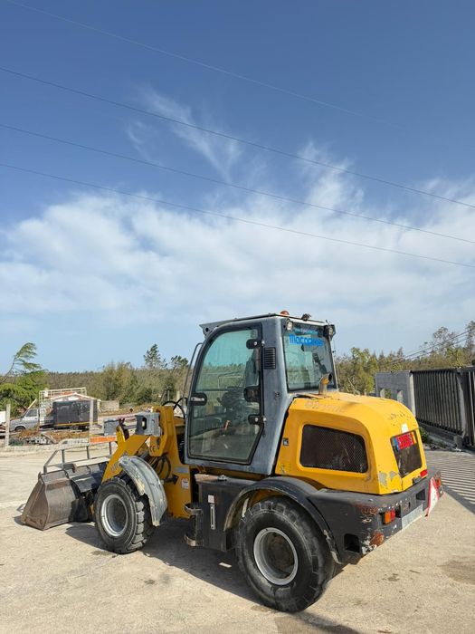 Pá carregadora com matrícula