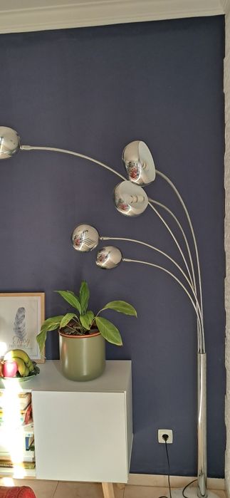 Candeeiro de pé com base em mármore