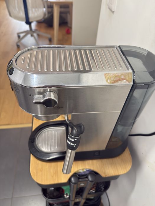 Máquina de Café Manual DeLonghi Dedica Style EC685.M - Metal