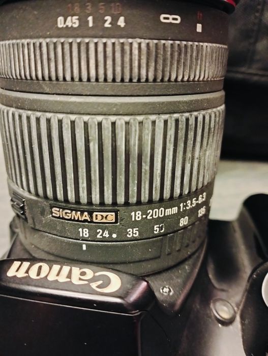 Máquina Fotográfica Canon 1000D com objetiva Sigma 65-200