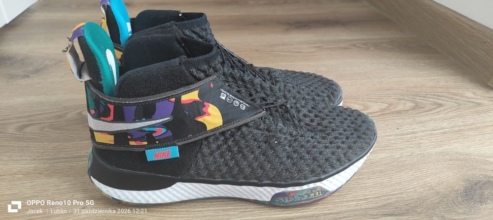 NIKE zoom UNVRS Fly Easy