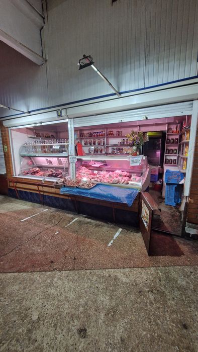 Продам готове місце на ринку "Житній" з холодильним обладнанням