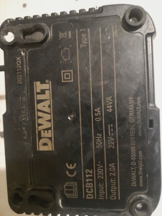 Ladowarka DEWALT DCB112