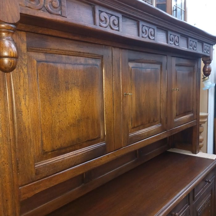 Kredens z litego drewna