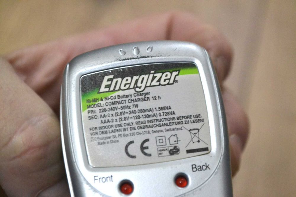 ładowarka 4x AA lub AAA aku NiMH NiCD ENERGIZER ładna jak nowa szybko