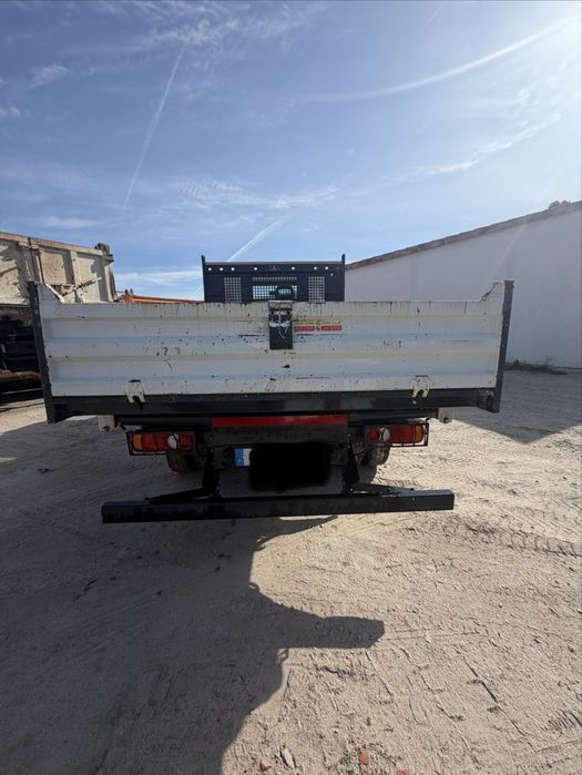 Mitsubishi Fuso ligeira com báscula  de 2023