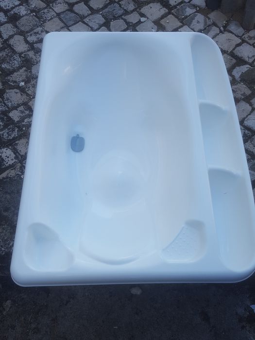 Banheira   para  crianças  cor branco  Nova