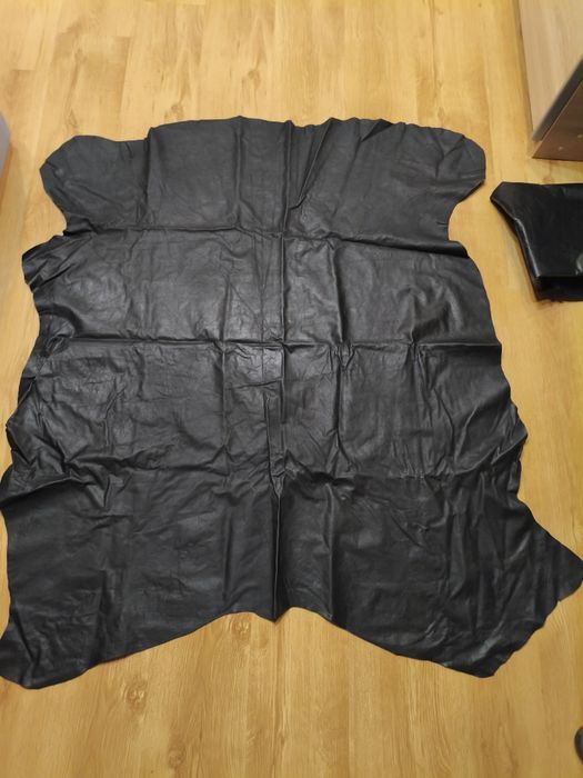 Dwie 2 skóra cielęca czarna naturalna 100% materiał na kurtkę buty