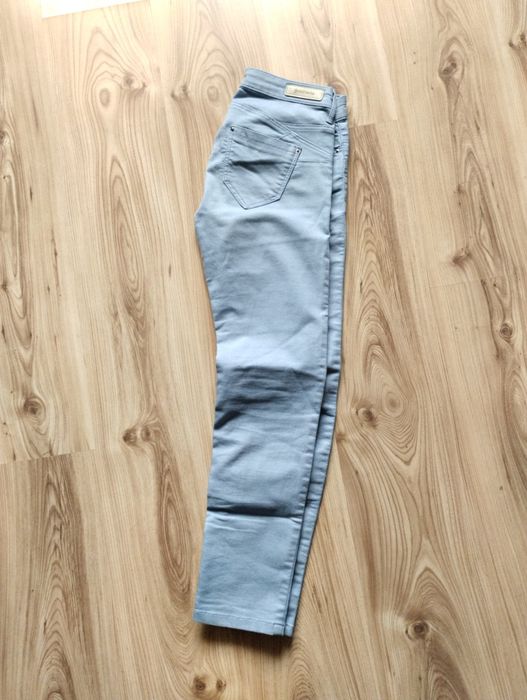 Jeansy damskie jasnoniebieski 36