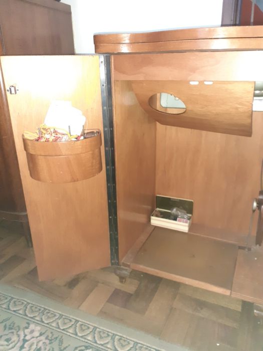 Máquina de Costura Meister-Werke com Móvel