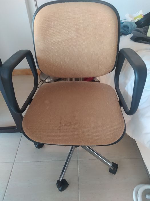 Cadeira de escritório antiga