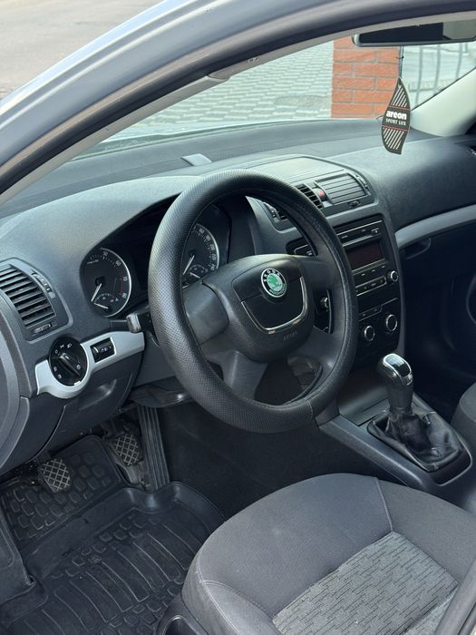 Продам шкода октавия 1.8
