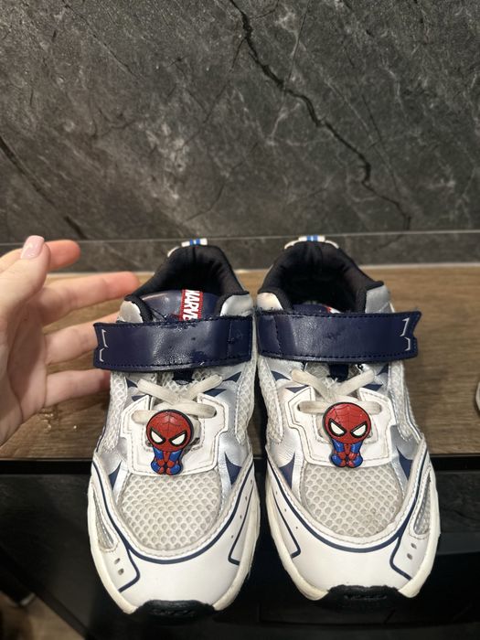 Кроссовки Zara 28