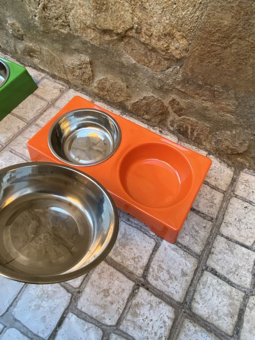 Tenho para venda tres comedoures/bebedouros para cao ou gato