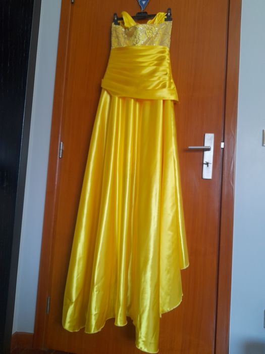 Vestido cerimónia com detalhe em renda