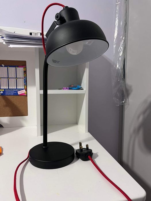 Lampka biurkowa .