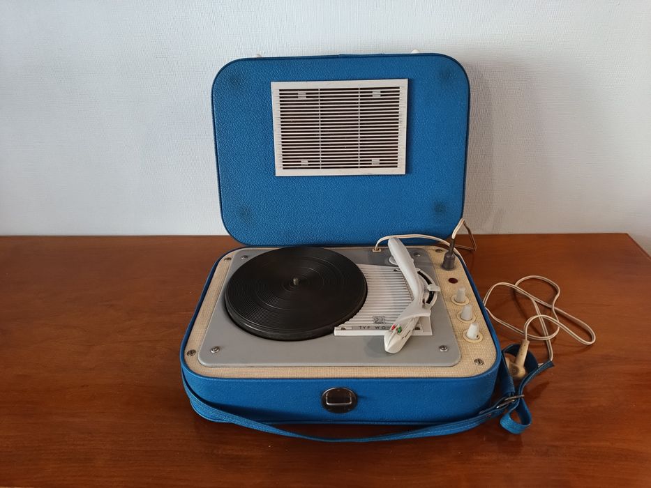 Stary sprawny gramofon
