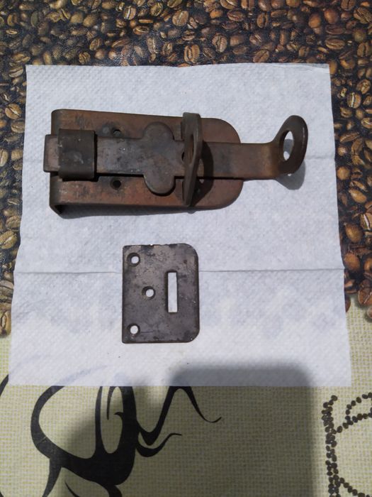 Задвижка накладная.