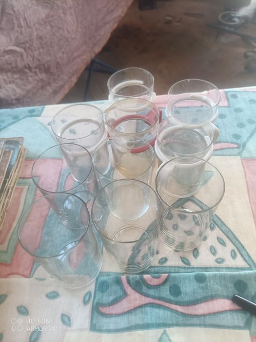 10 szklanek z uchwytami I bez