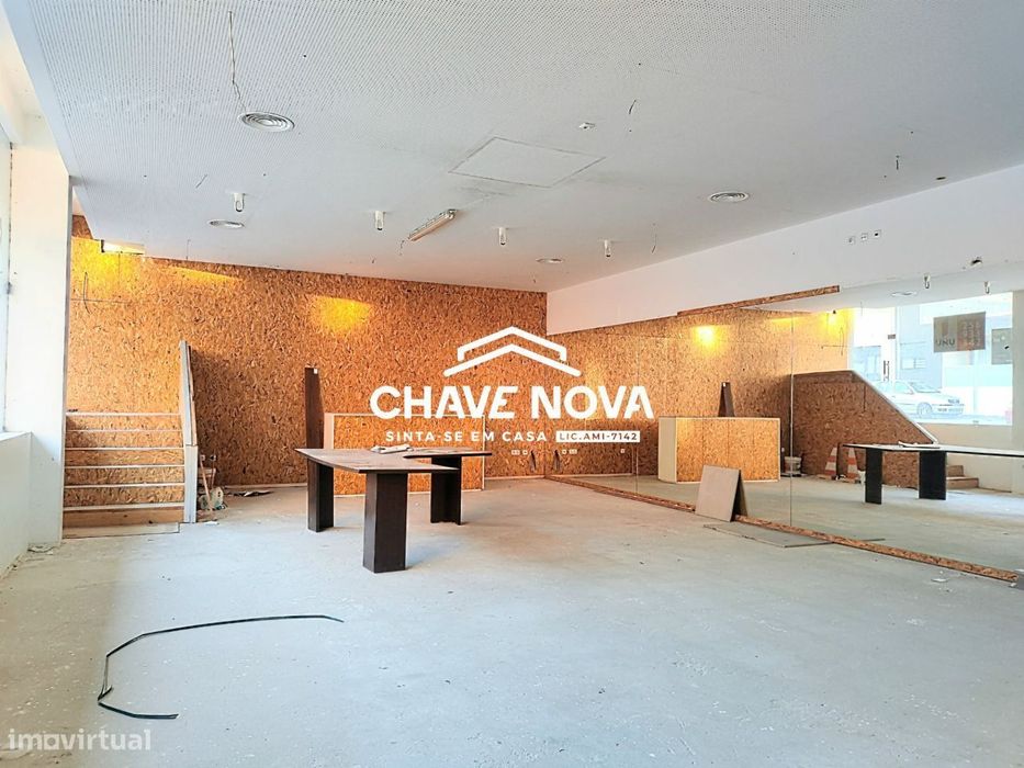 Loja com 387m2 no centro de Stª Mª da Feira