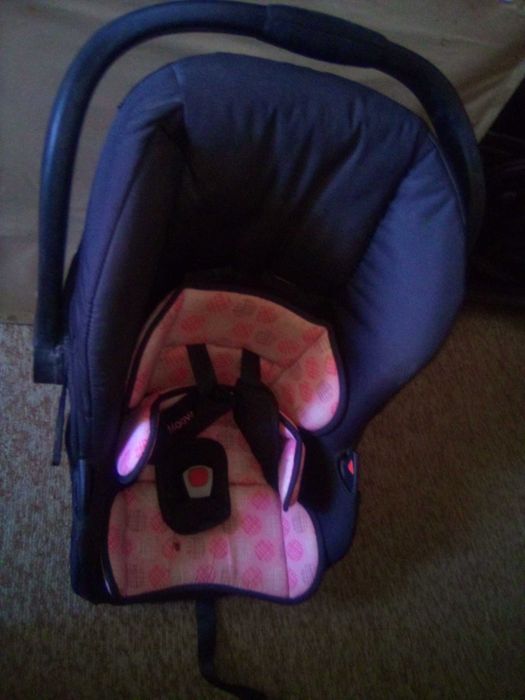 ovo e cadeira de carro criança
