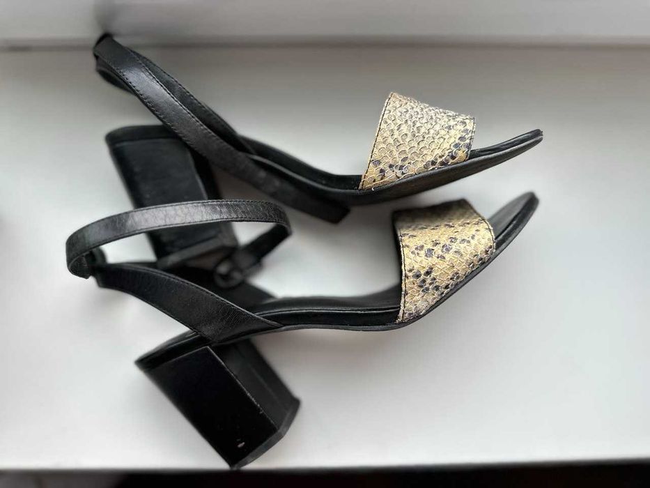 Жіночі шкіряні босоніжки Vogobond, 38 розмір