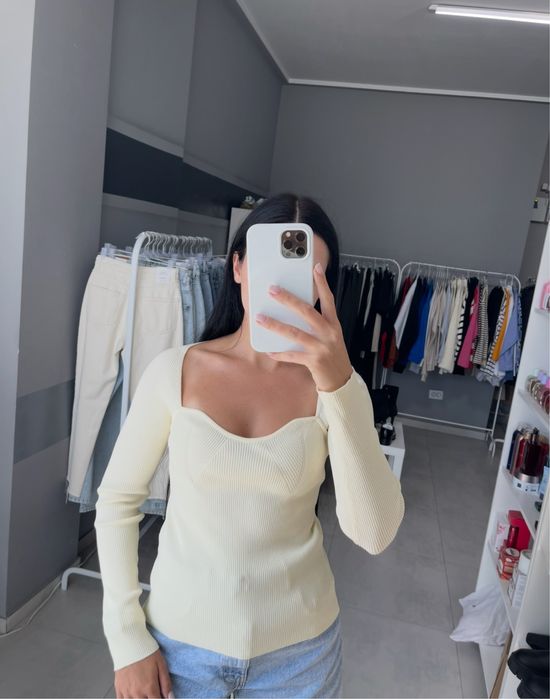 Светр mango з вирізом