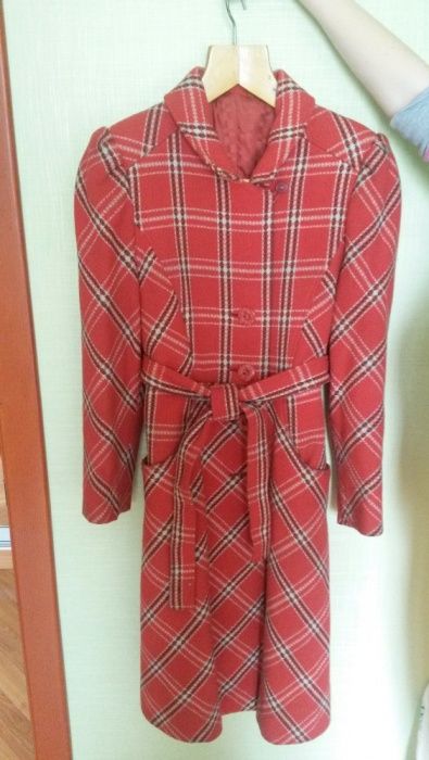 Модное красное пальто в клетку для девочки, р-р 36-38