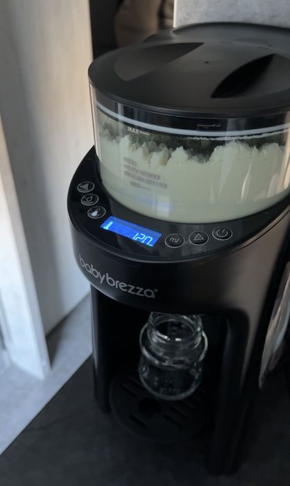 Baby Brezza  машинка для змішування суміші. Місяць у користуванні.