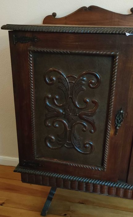 Aparador em madeira maciça