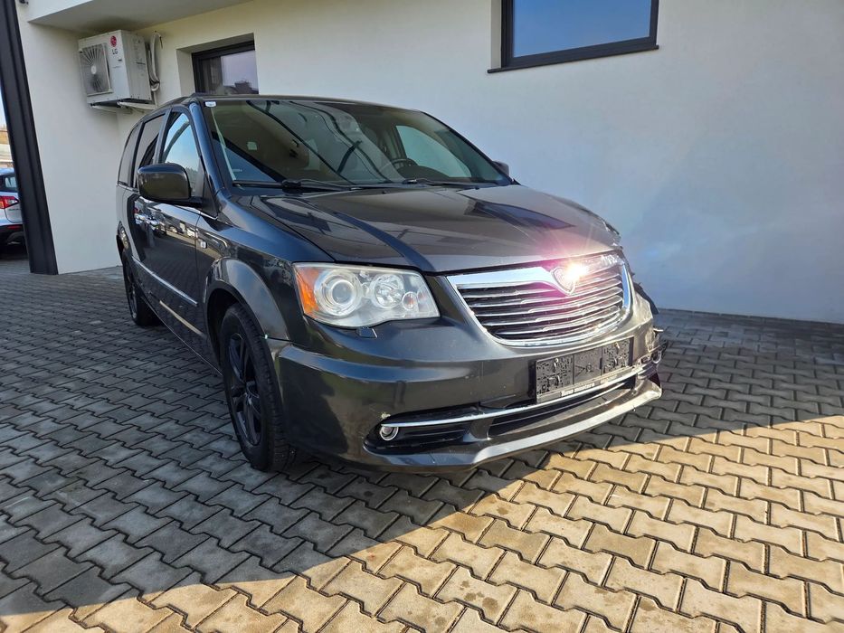 Lancia Voyager 7-Os * Skóra * Xenon * Kamera