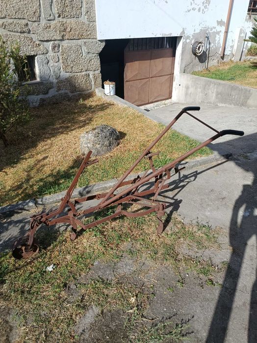 Arado agrícola antigo