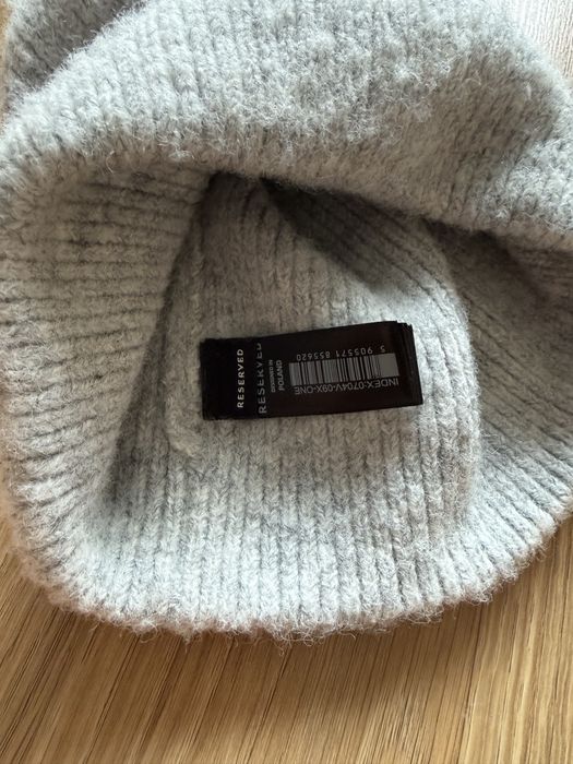 Zimowa, damska czapka Reserved