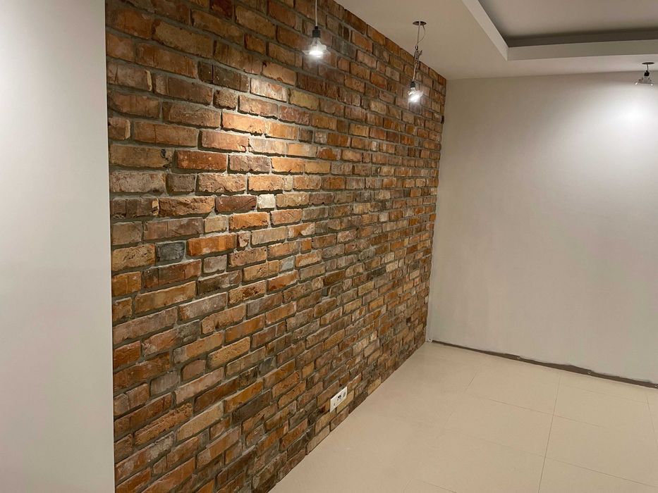 Ceglana ściana, beżowe płytki z lica cegły Loft-Styl Łódź
